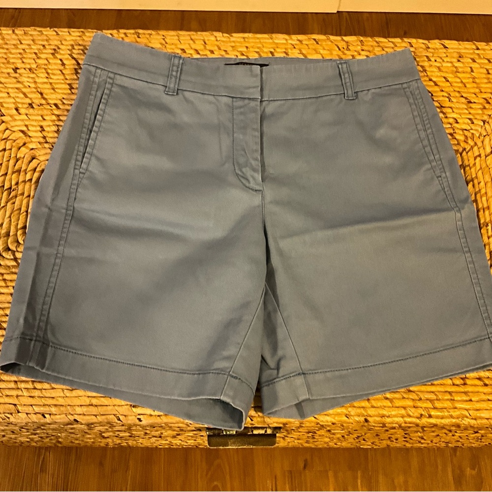 EUC J. Crew Blue Chino Shorts in a Size 6 a Classic Preppy Style